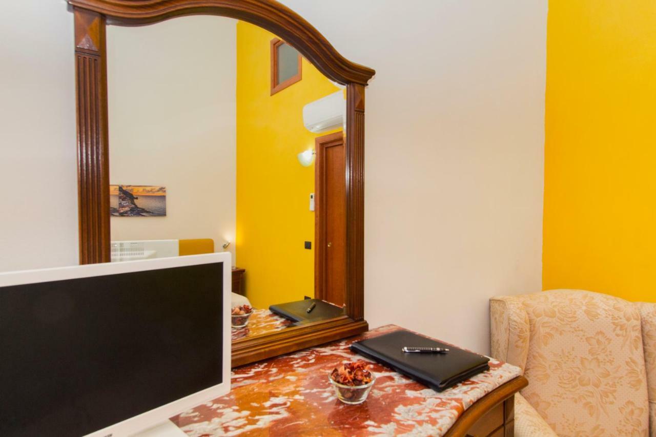 Palazzo Carafa Della Spina Apartment Napoli Bagian luar foto